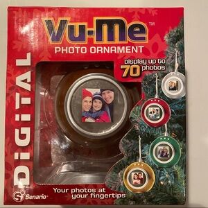 Vu-Me Photo Ornament. Displays up to 70 photos